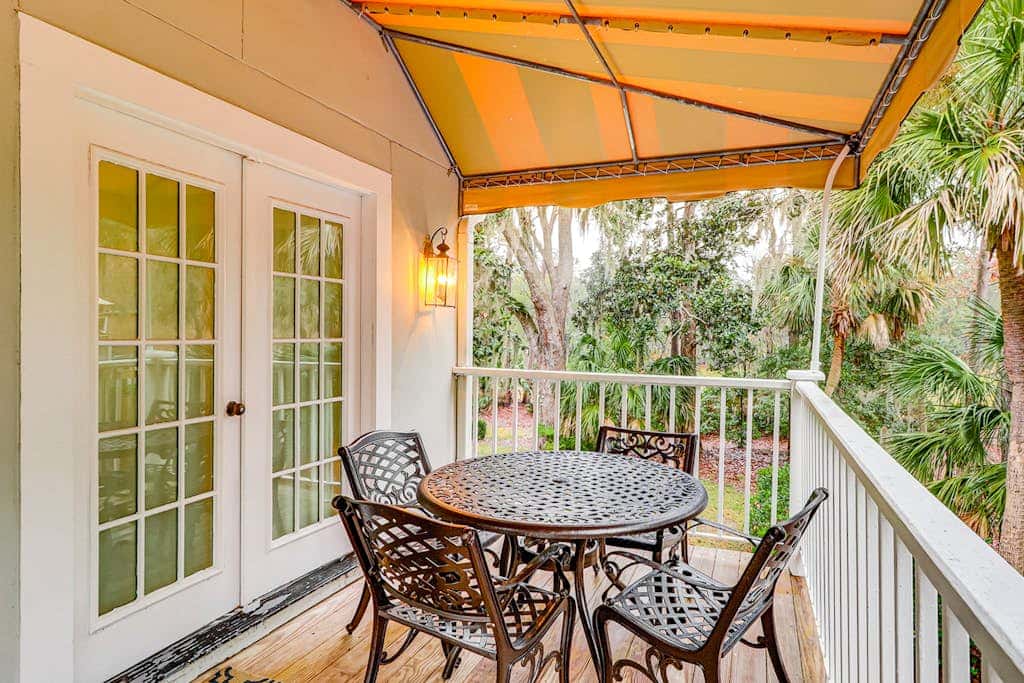 Dog-friendly ,golf course views, pool,beach nearby