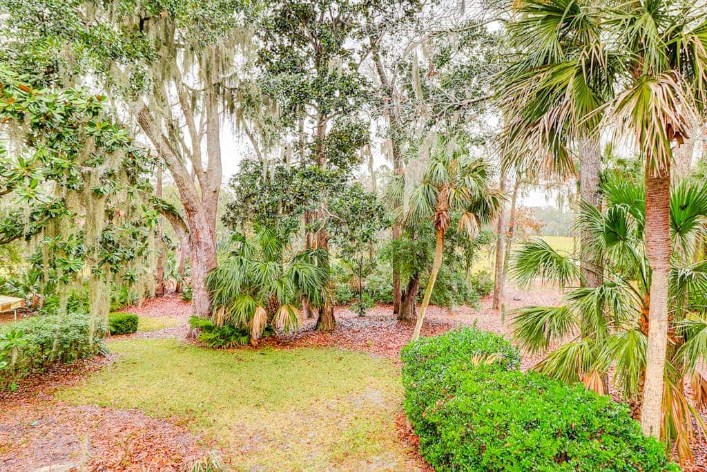 Dog-friendly ,golf course views, pool,beach nearby