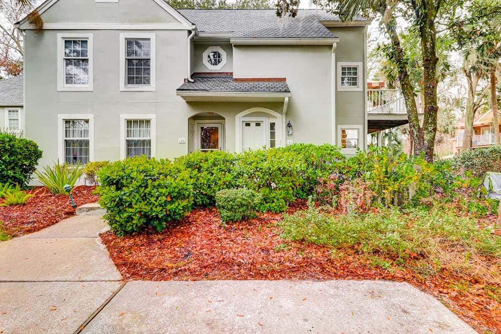 Dog-friendly ,golf course views, pool,beach nearby