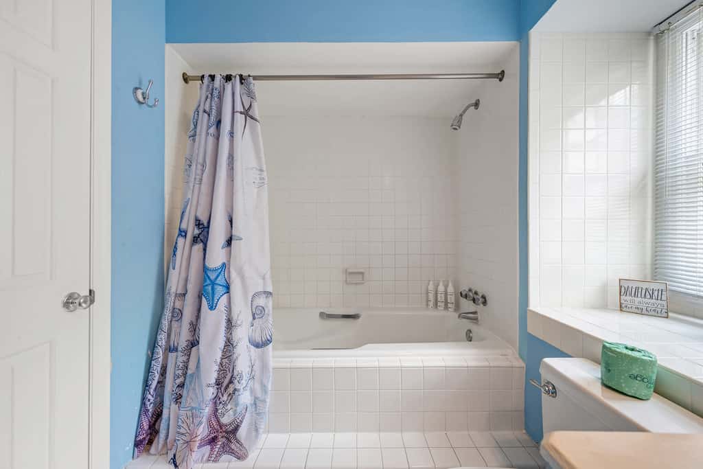 Dog-friendly ,golf course views, pool,beach nearby