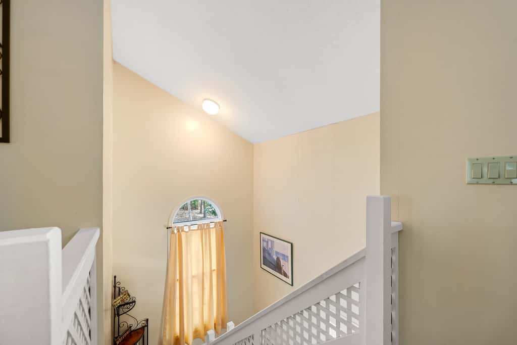 Dog-friendly ,golf course views, pool,beach nearby