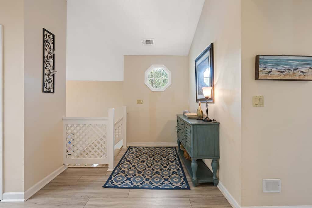 Dog-friendly ,golf course views, pool,beach nearby