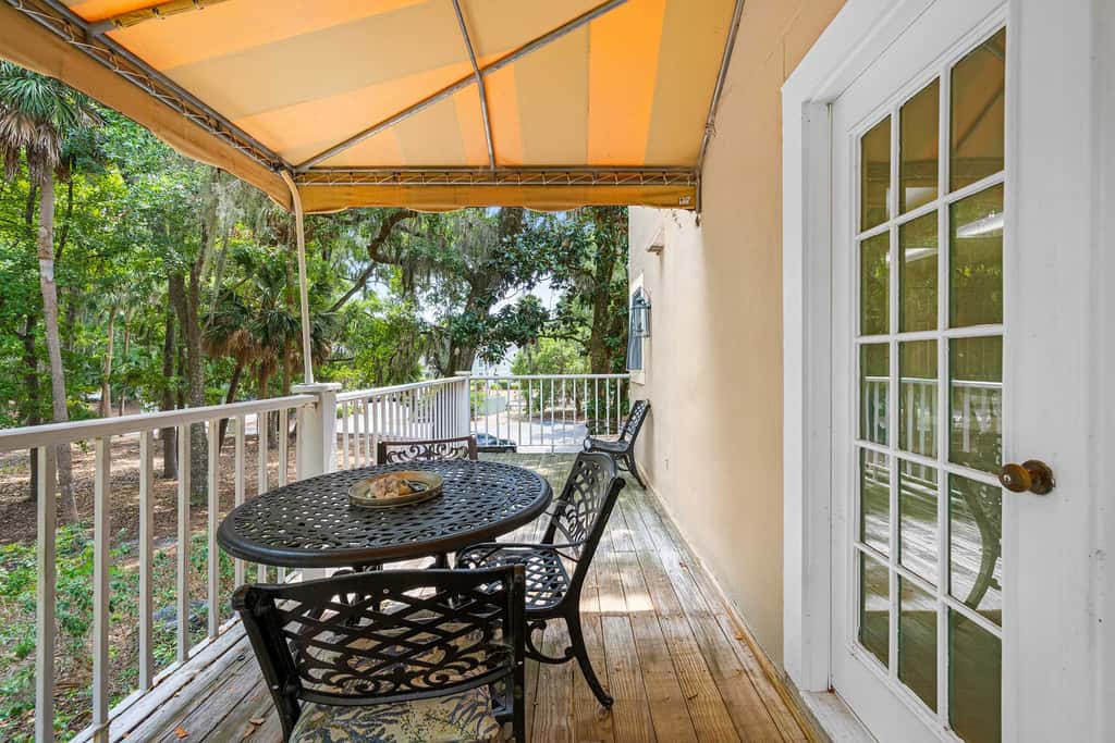 Dog-friendly ,golf course views, pool,beach nearby