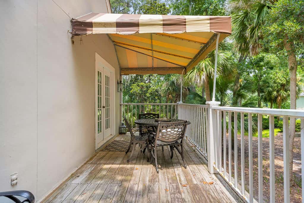 Dog-friendly ,golf course views, pool,beach nearby