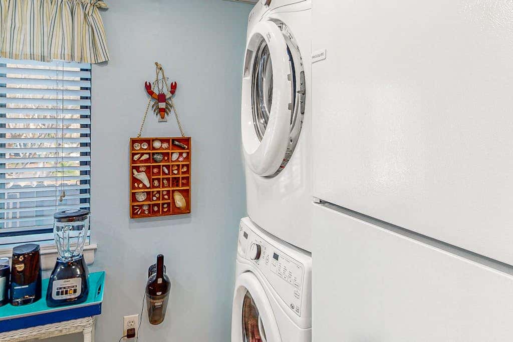 Multi-Level Townhouse with Pool, Hot Tub, & Tennis - Walk to the Beach
