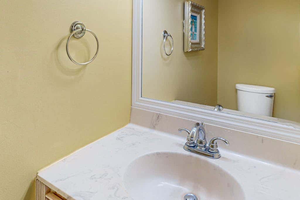 Multi-Level Townhouse with Pool, Hot Tub, & Tennis - Walk to the Beach