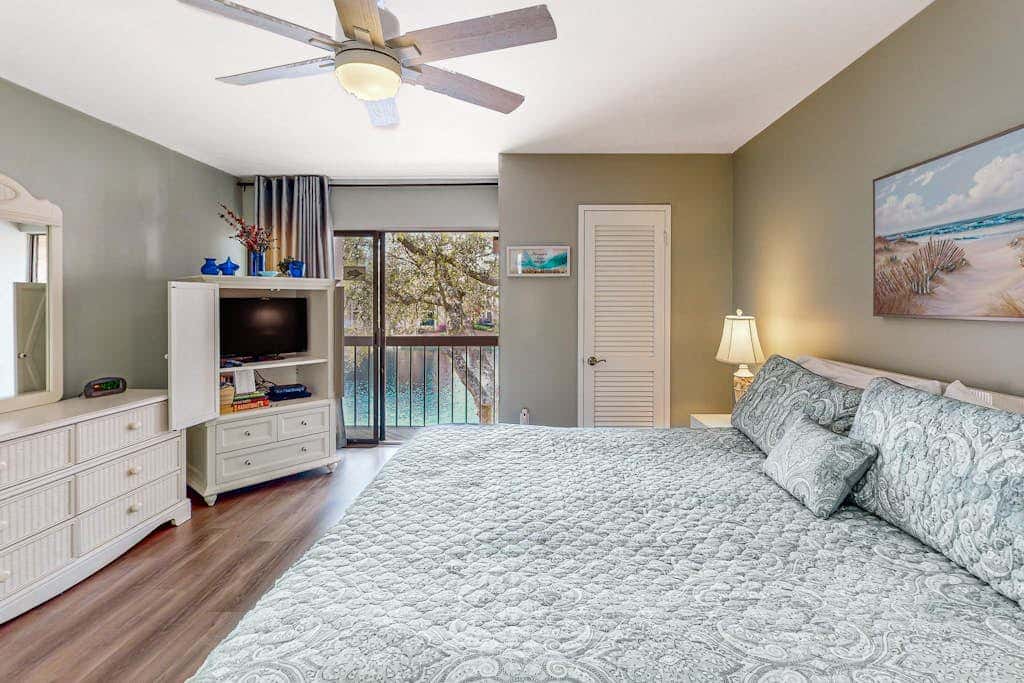Multi-Level Townhouse with Pool, Hot Tub, & Tennis - Walk to the Beach