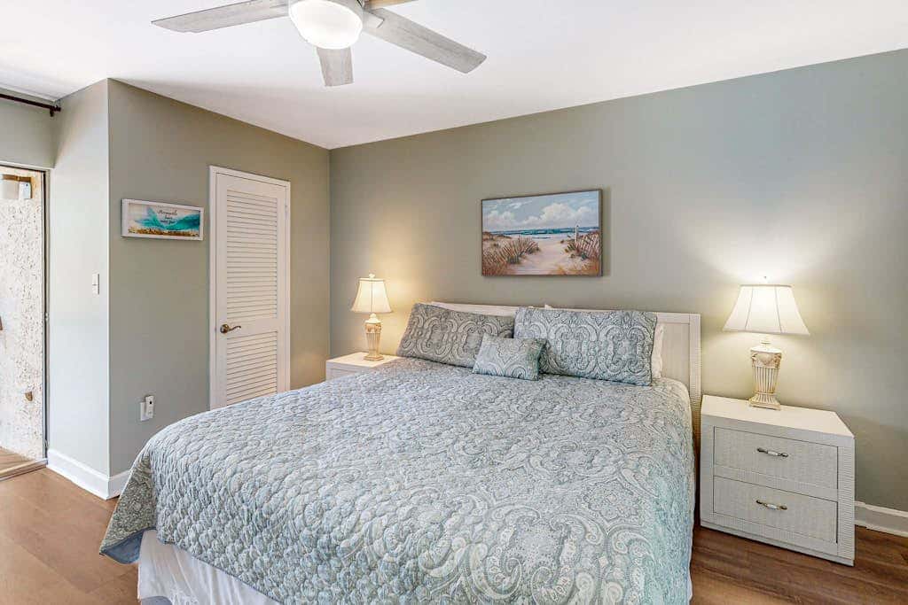 Multi-Level Townhouse with Pool, Hot Tub, & Tennis - Walk to the Beach