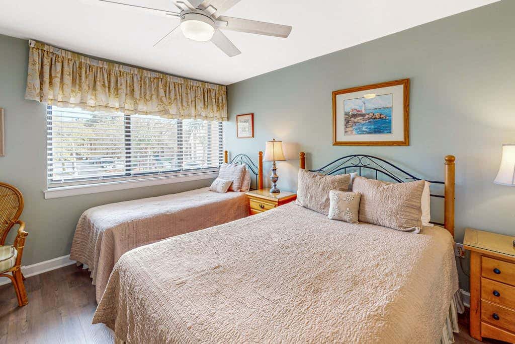 Multi-Level Townhouse with Pool, Hot Tub, & Tennis - Walk to the Beach