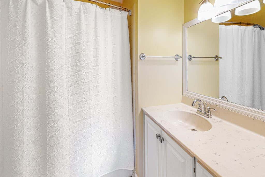 Multi-Level Townhouse with Pool, Hot Tub, & Tennis - Walk to the Beach