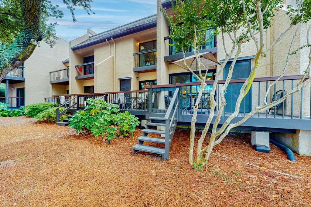 Multi-Level Townhouse with Pool, Hot Tub, & Tennis - Walk to the Beach