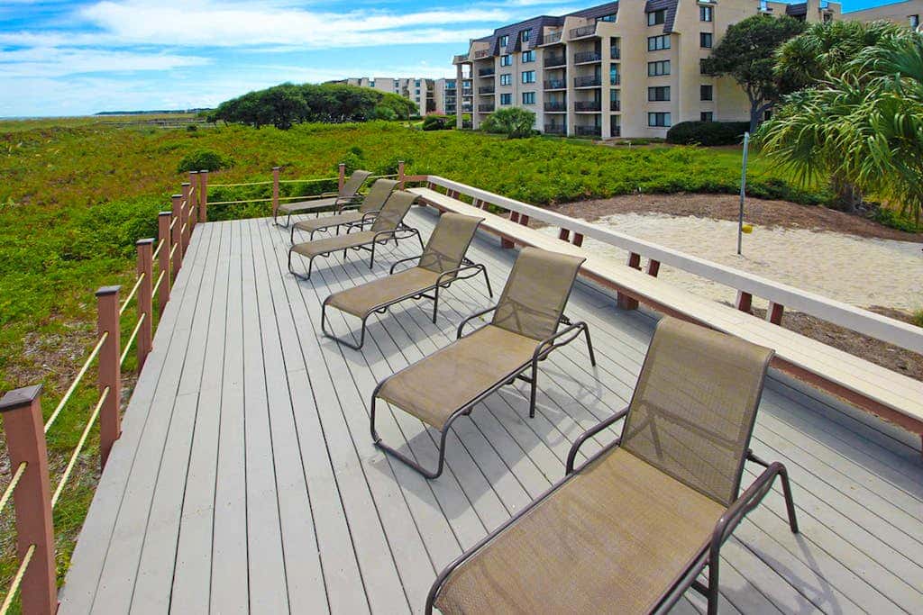 Multi-Level Townhouse with Pool, Hot Tub, & Tennis - Walk to the Beach