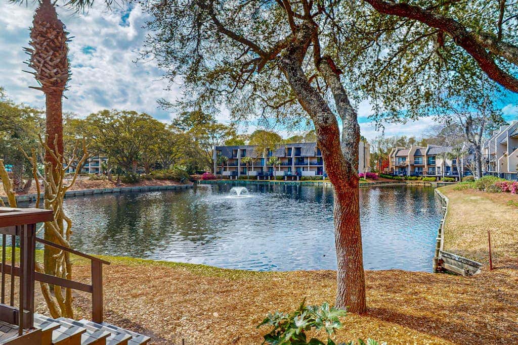 Multi-Level Townhouse with Pool, Hot Tub, & Tennis - Walk to the Beach