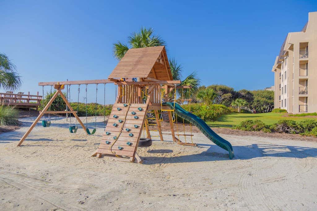 Multi-Level Townhouse with Pool, Hot Tub, & Tennis - Walk to the Beach