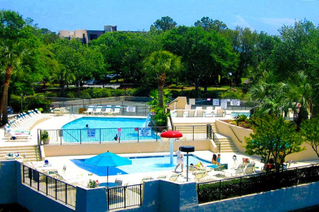 Multi-Level Townhouse with Pool, Hot Tub, & Tennis - Walk to the Beach