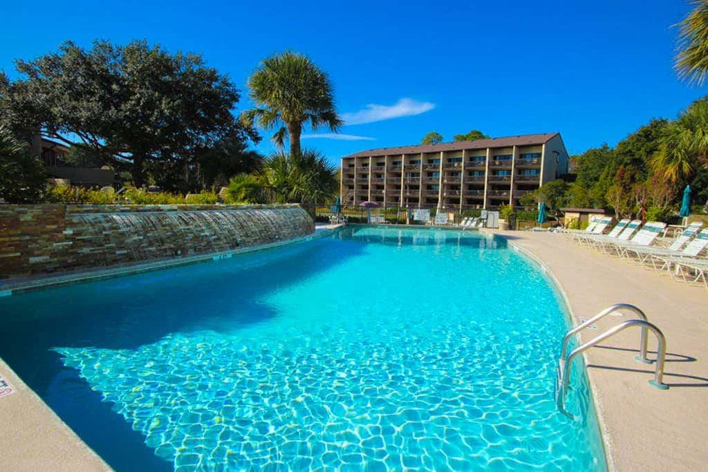 Multi-Level Townhouse with Pool, Hot Tub, & Tennis - Walk to the Beach