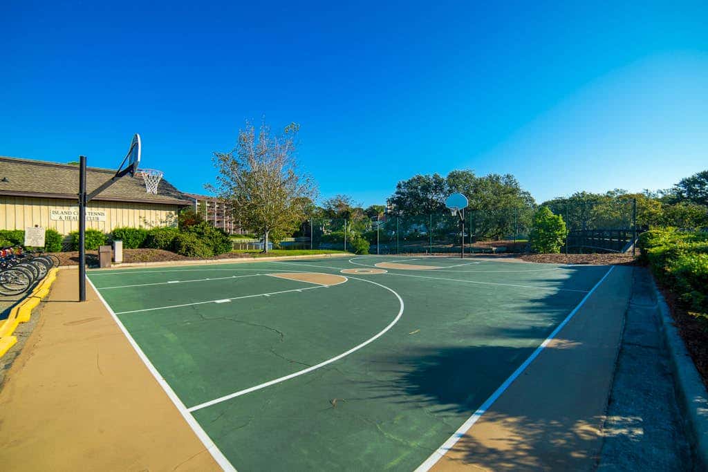 Multi-Level Townhouse with Pool, Hot Tub, & Tennis - Walk to the Beach
