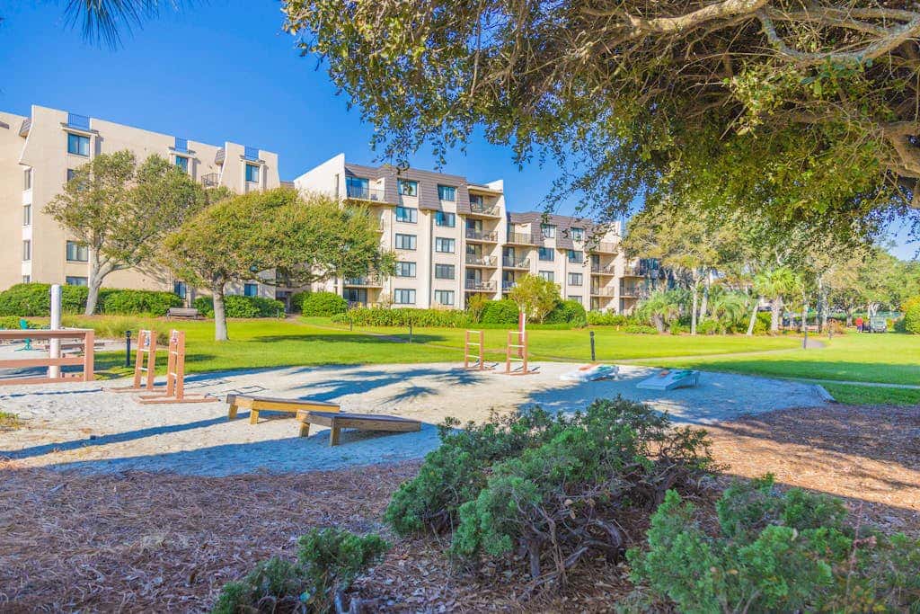 Multi-Level Townhouse with Pool, Hot Tub, & Tennis - Walk to the Beach