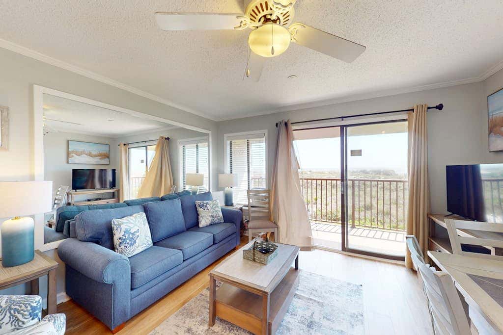 1st floor condo near the beach with pool, tennis, balcony, gym, streaming, WD