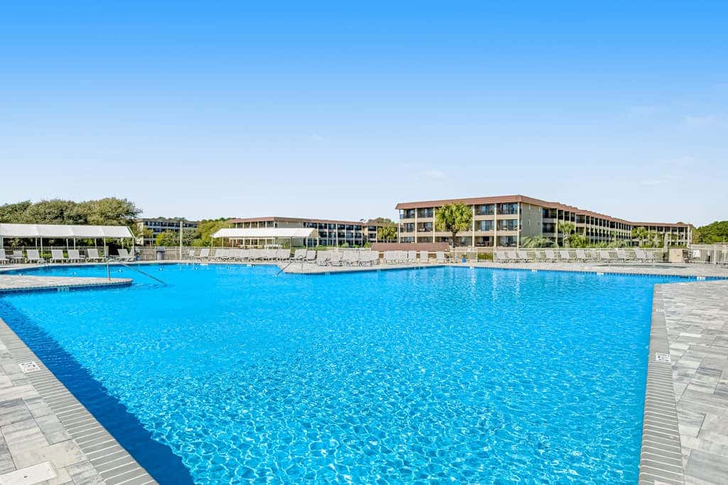 1st floor condo near the beach with pool, tennis, balcony, gym, streaming, WD
