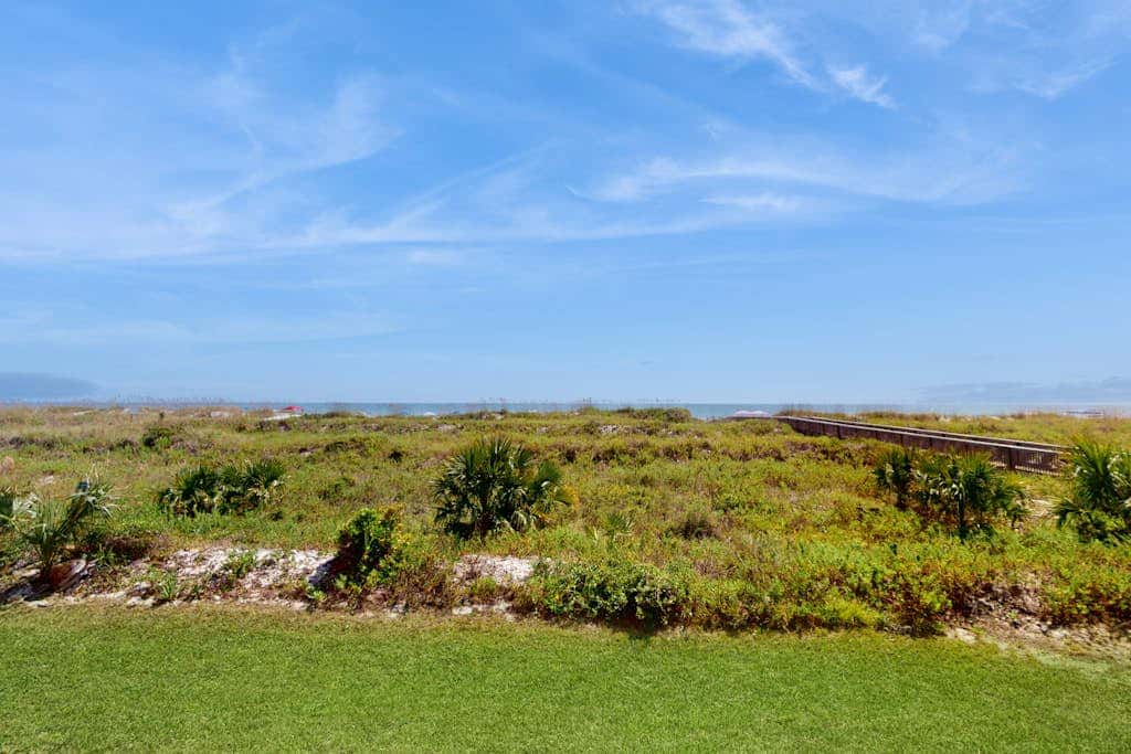 1st floor condo near the beach with pool, tennis, balcony, gym, streaming, WD