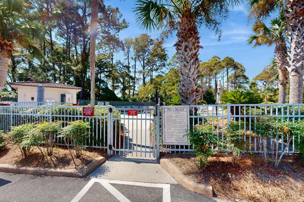 1st floor condo near the beach with pool, tennis, balcony, gym, streaming, WD
