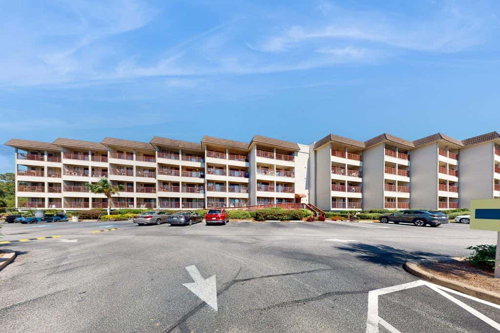 1st floor condo near the beach with pool, tennis, balcony, gym, streaming, WD