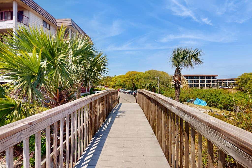 1st floor condo near the beach with pool, tennis, balcony, gym, streaming, WD