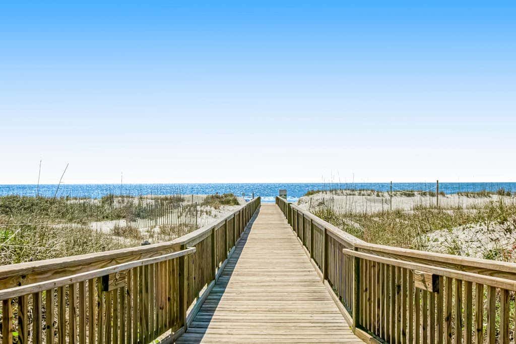 1st floor condo near the beach with pool, tennis, balcony, gym, streaming, WD