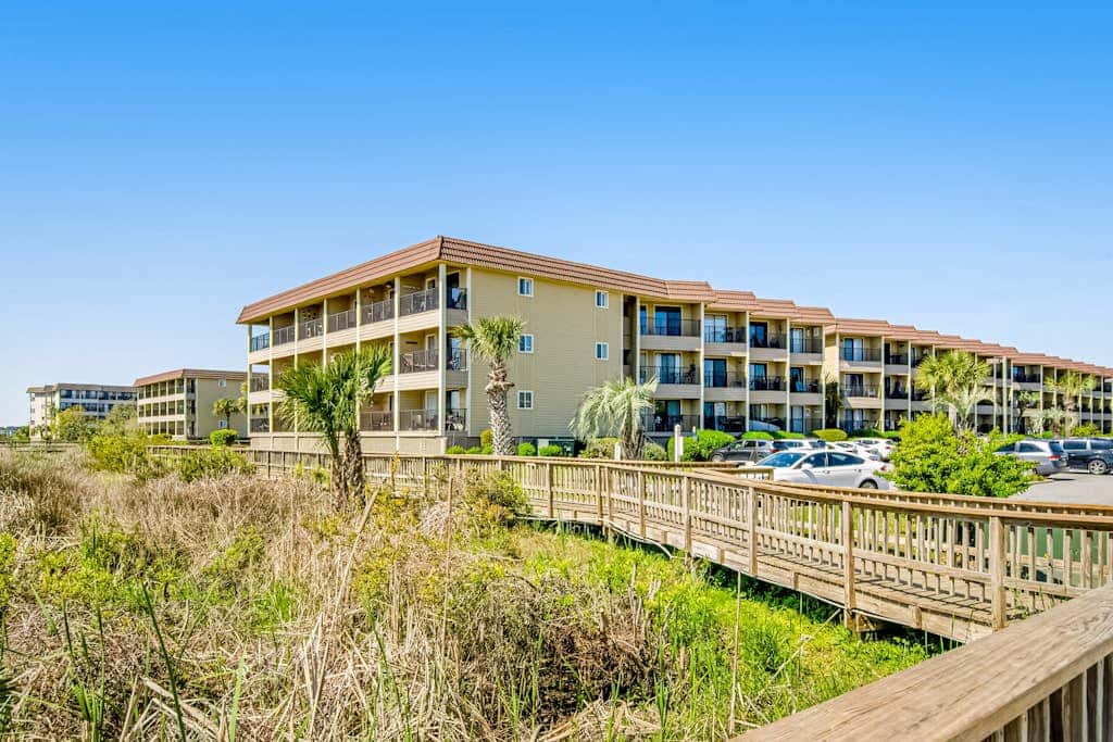 1st floor condo near the beach with pool, tennis, balcony, gym, streaming, WD