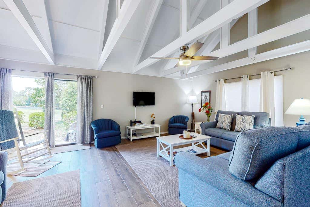 Family-Friendly Condo with Shared Pool & Al Fresco Dining - Dogs Welcome