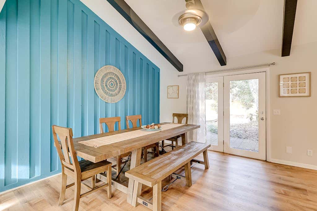 3 bedroom home Palm lined hideaway with pool and Dog Friendly