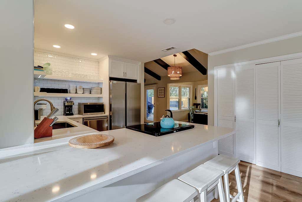 3 bedroom home Palm lined hideaway with pool and Dog Friendly