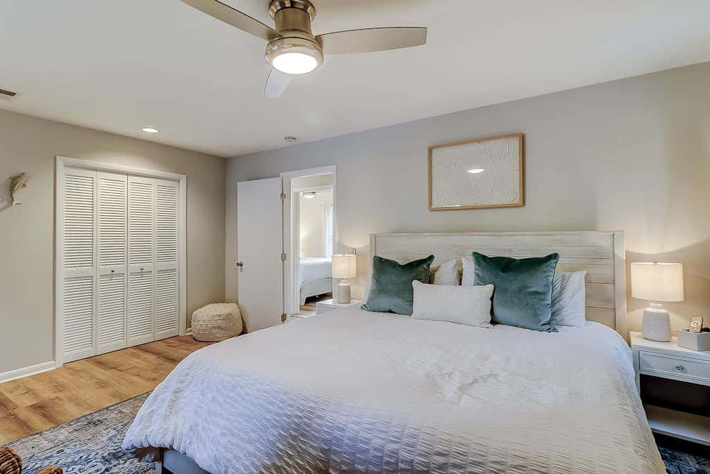 3 bedroom home Palm lined hideaway with pool and Dog Friendly