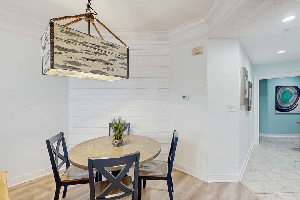 Oceanfront condo with pools, hot tubs, fitness room, & central AC