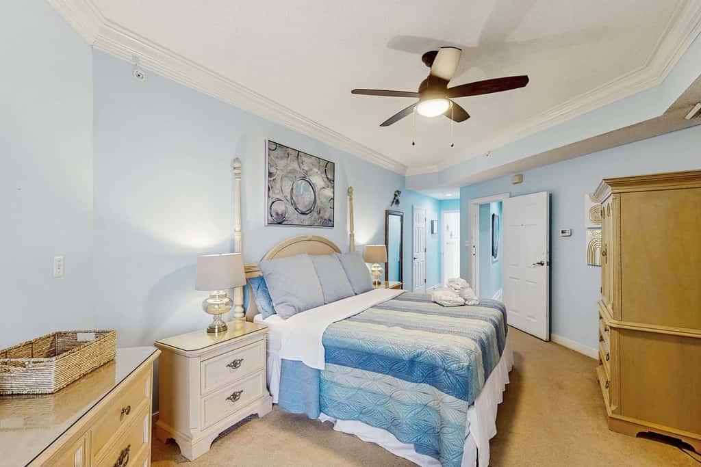 Oceanfront condo with pools, hot tubs, fitness room, & central AC