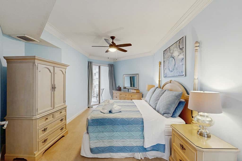 Oceanfront condo with pools, hot tubs, fitness room, & central AC