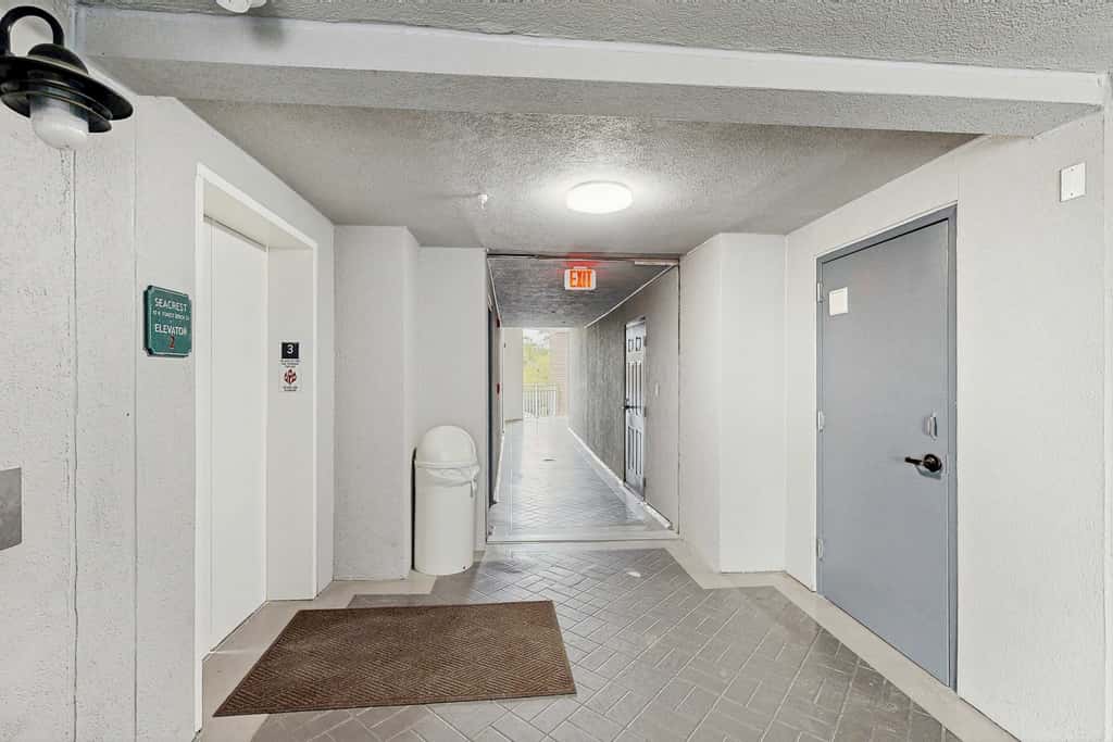 Oceanfront condo with pools, hot tubs, fitness room, & central AC