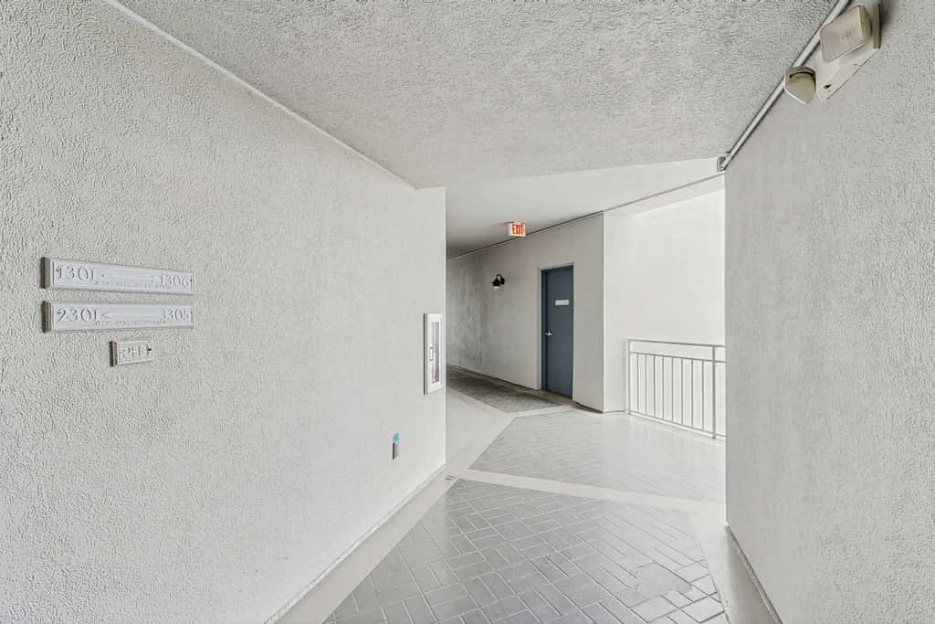 Oceanfront condo with pools, hot tubs, fitness room, & central AC