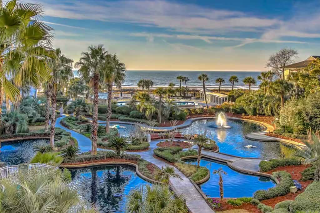 Oceanfront condo with pools, hot tubs, fitness room, & central AC