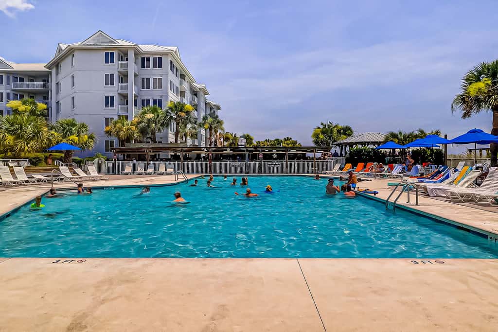 Oceanfront condo with pools, hot tubs, fitness room, & central AC