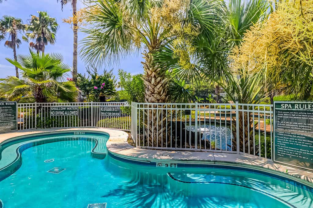 Oceanfront condo with pools, hot tubs, fitness room, & central AC