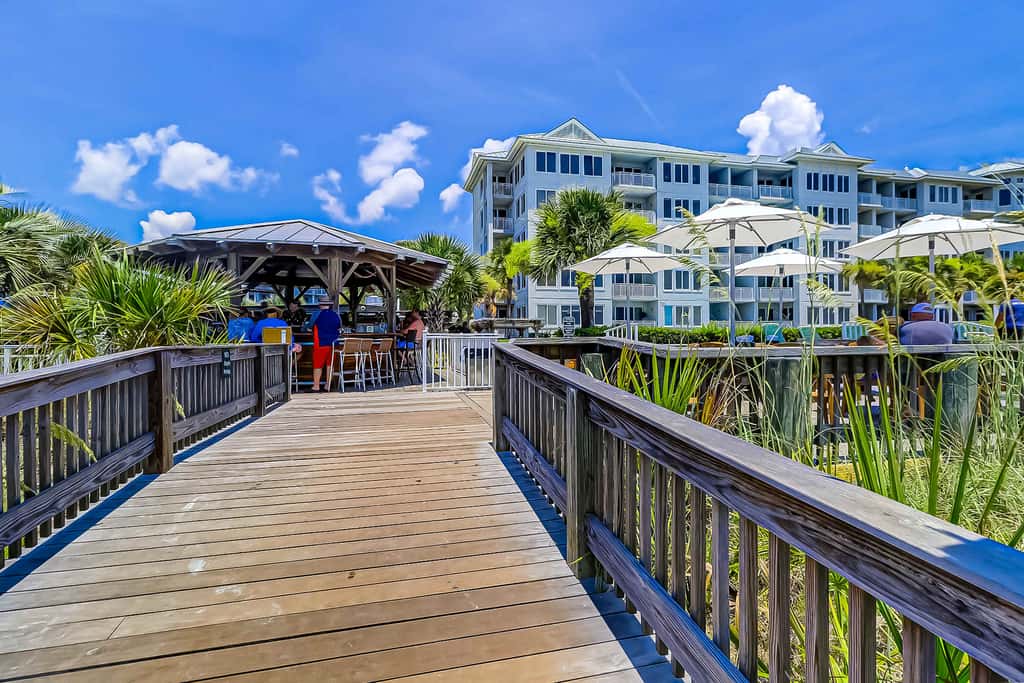 Oceanfront condo with pools, hot tubs, fitness room, & central AC