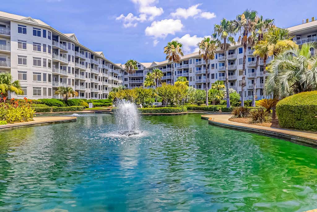 Oceanfront condo with pools, hot tubs, fitness room, & central AC