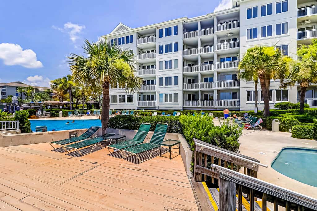 Oceanfront condo with pools, hot tubs, fitness room, & central AC
