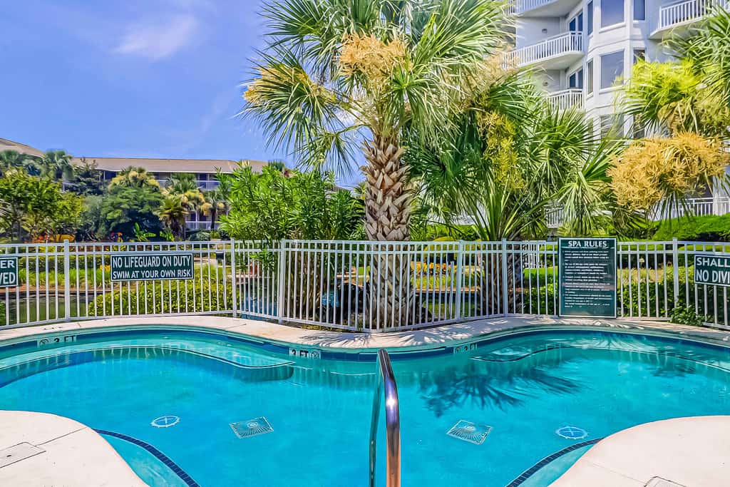 Oceanfront condo with pools, hot tubs, fitness room, & central AC