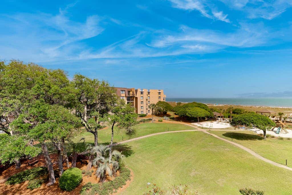 Ocean view condo at beachfront resort with pool, hot tub, pickleball & tennis