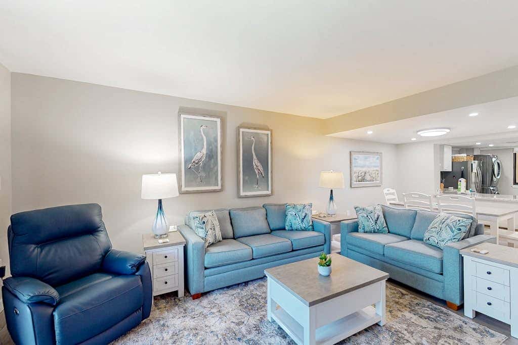 Ocean view condo at beachfront resort with pool, hot tub, pickleball & tennis