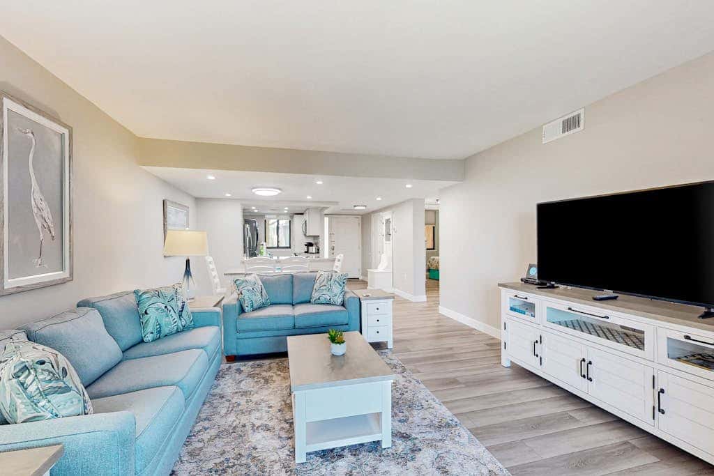 Ocean view condo at beachfront resort with pool, hot tub, pickleball & tennis