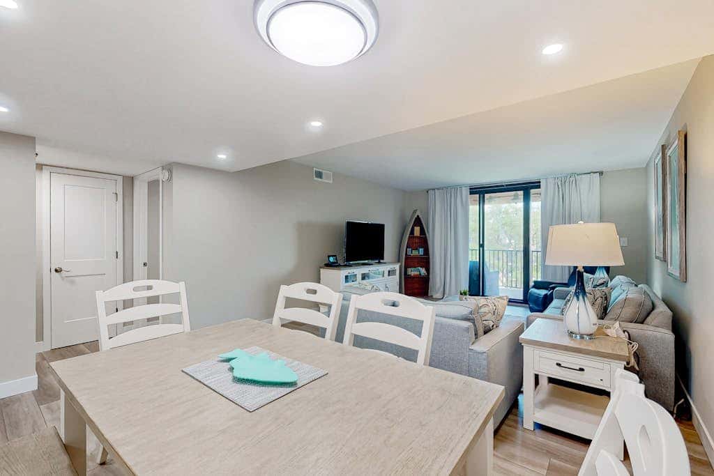 Ocean view condo at beachfront resort with pool, hot tub, pickleball & tennis